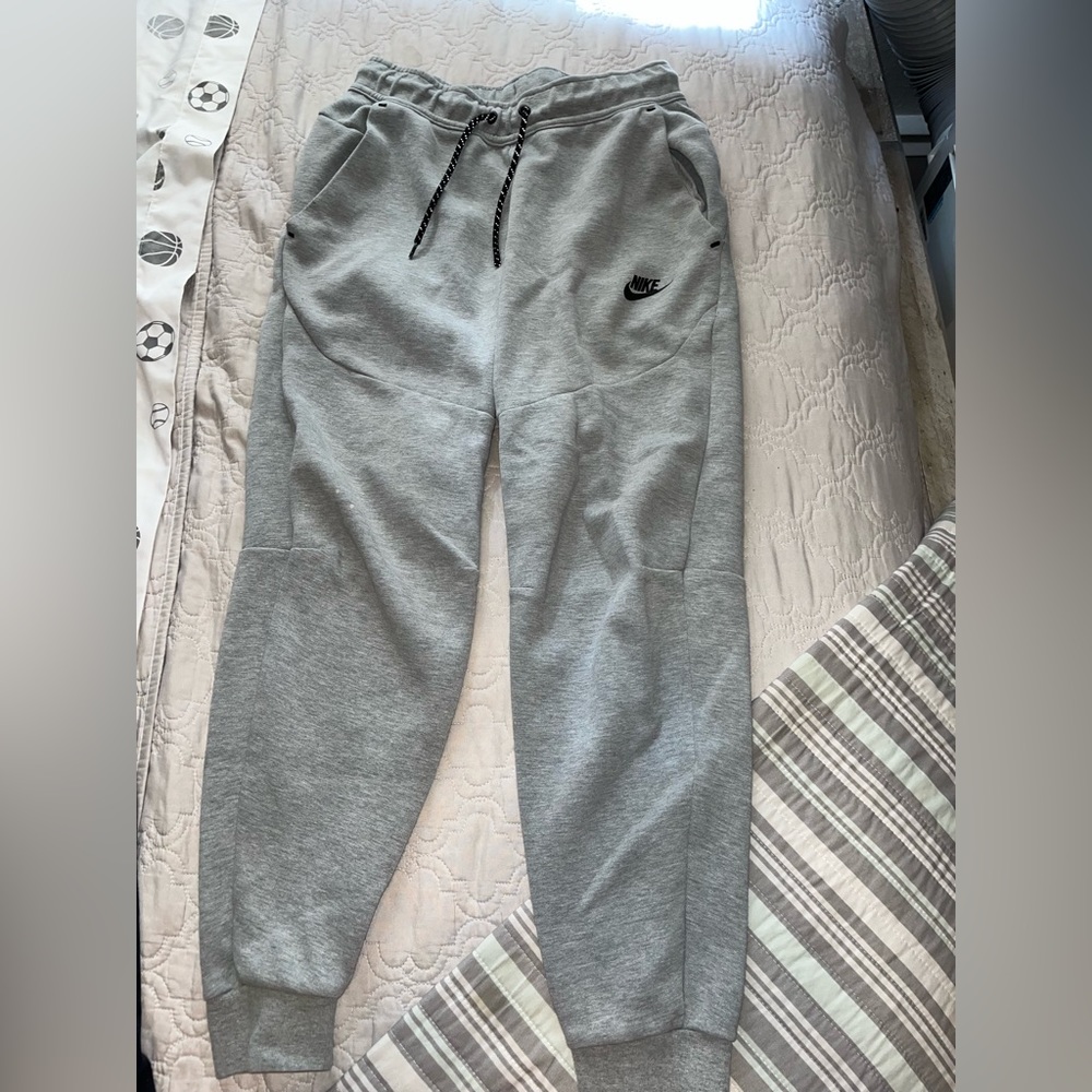 Nike Sportswear Tech Fleece
Men's Joggers 
extra small